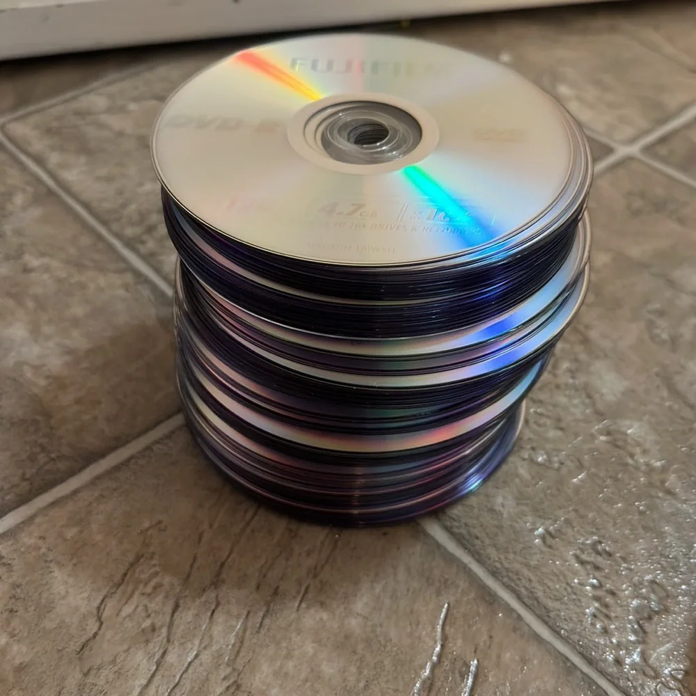 Writable burnable DVD R and CD Rom